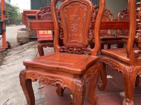 Bàn ăn nguyên khối gỗ hương đỏ với 8 ghế hồng hạt cao cấp (Anh Hữu, Hải Dương) 14 ghế gỗ hương đỏ vách tựa đục hồng hạt