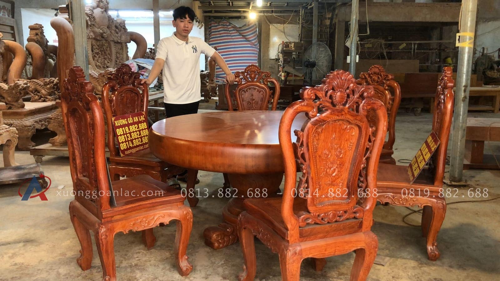 Bàn ăn tròn nguyên khối gỗ gõ đỏ 6 ghế hồng hạt đục 2 mặt gỗ hương đá (Anh Nhật, Cao Bằng) 17 bộ bàn ăn 6 ghế gỗ tự nhiên cao cấp