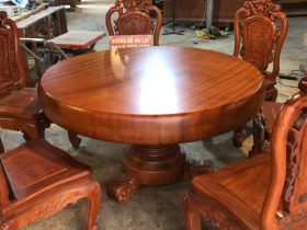 Bàn ăn tròn nguyên khối gỗ gõ đỏ 6 ghế hồng hạt đục 2 mặt gỗ hương đá (Anh Nhật, Cao Bằng) 10 bàn ăn tròn nguyên khối gỗ gõ đỏ