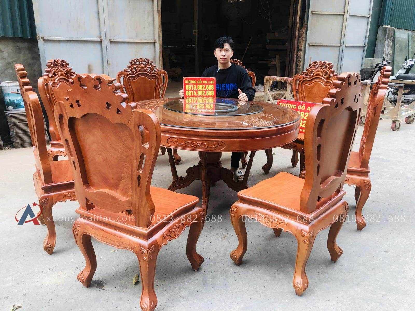 Bộ bàn ăn tròn xoay 8 ghế louis hoa lá tây gỗ gõ đỏ (Anh Khoa, Bình Dương) 24 bàn ăn tròn xoay 8 ghế louis hoa lá tây gỗ gõ đỏ