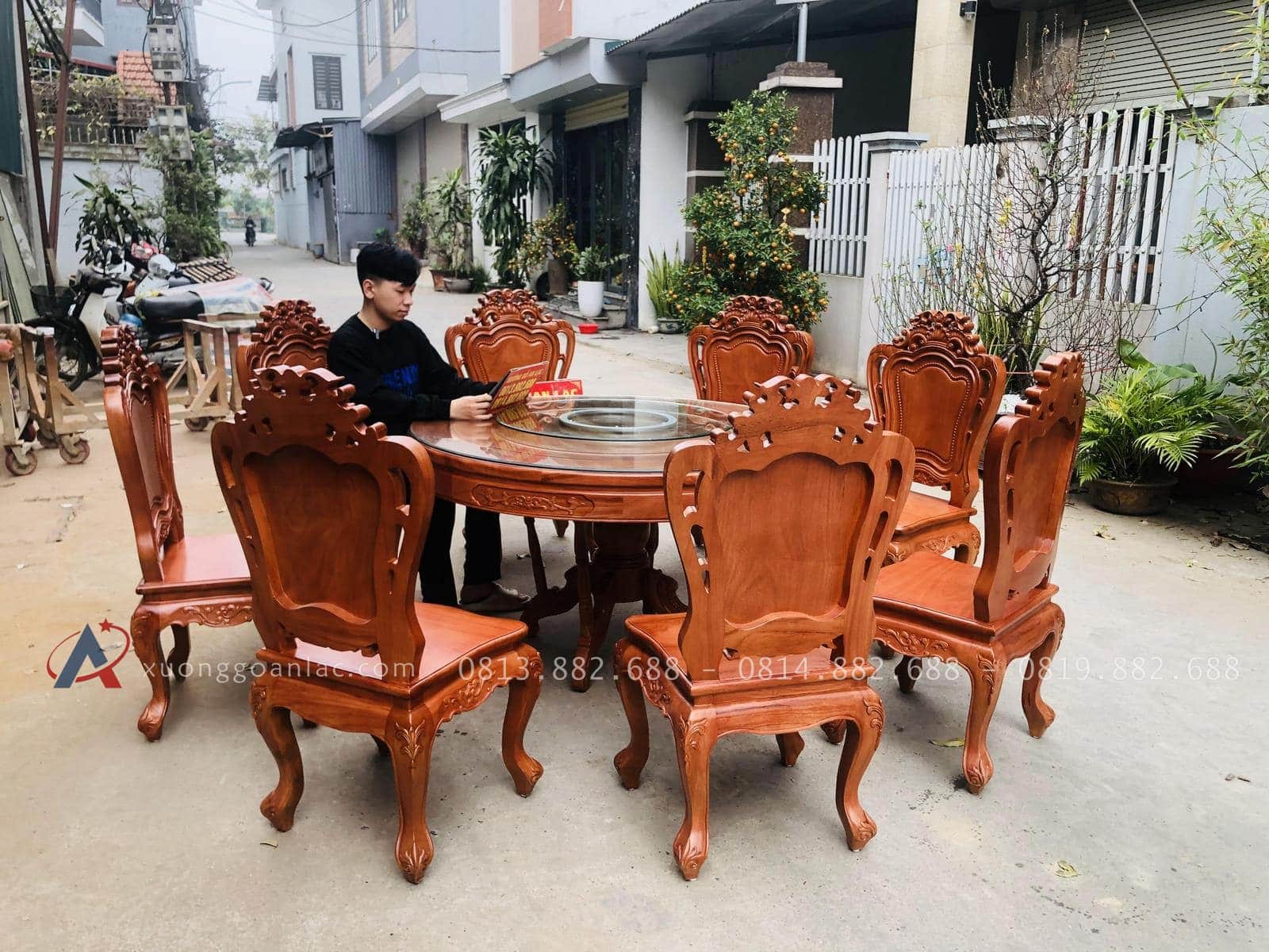 Bộ bàn ăn tròn xoay 8 ghế louis hoa lá tây gỗ gõ đỏ (Anh Khoa, Bình Dương) 35 mẫu bàn ăn tròn xoay 8 ghế louis hoa lá tây tân cổ điển