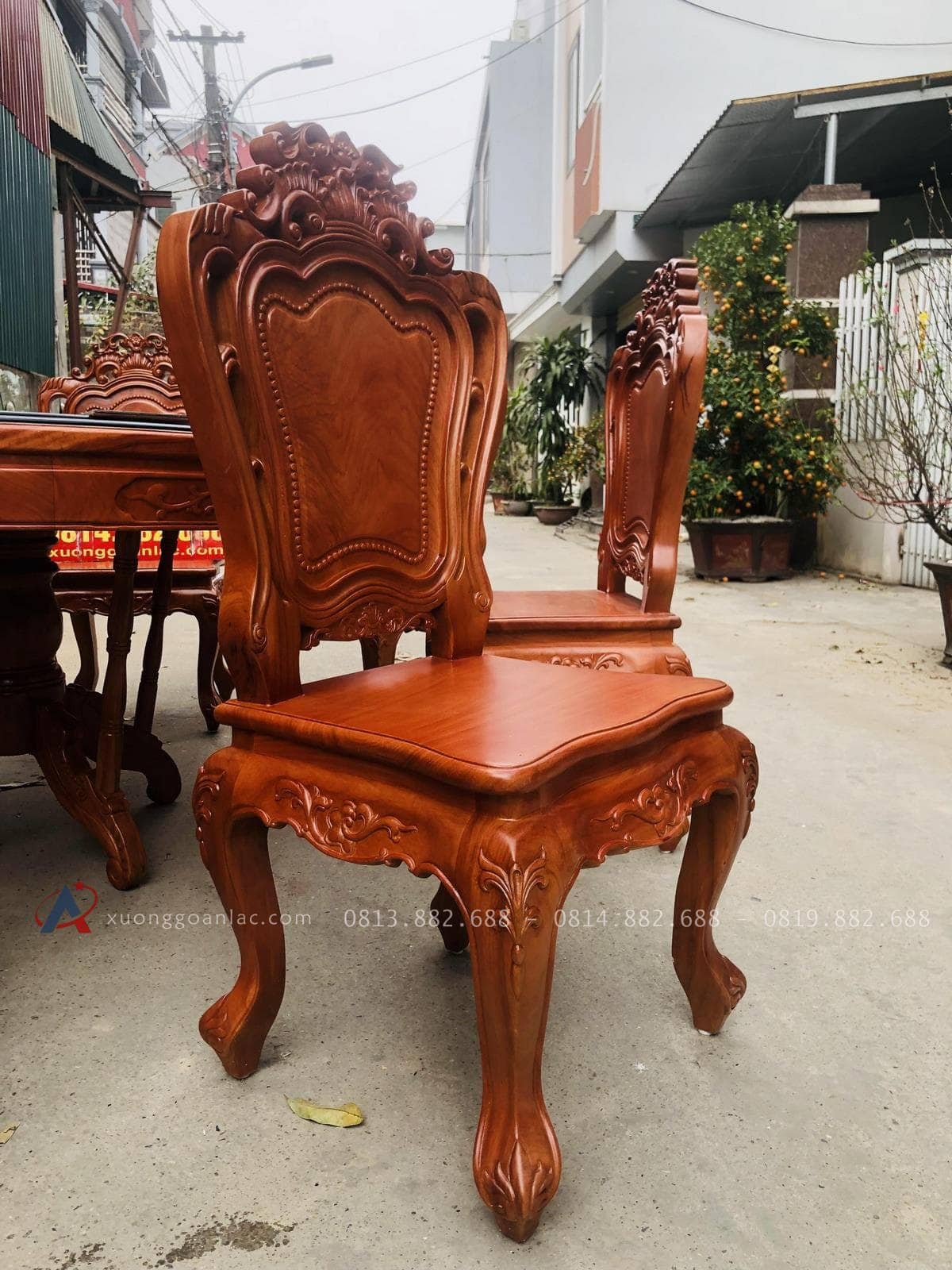 Bộ bàn ăn tròn xoay 8 ghế louis hoa lá tây gỗ gõ đỏ (Anh Khoa, Bình Dương) 31 mấu ghế gỗ gõ đỏ mặt liền tấm