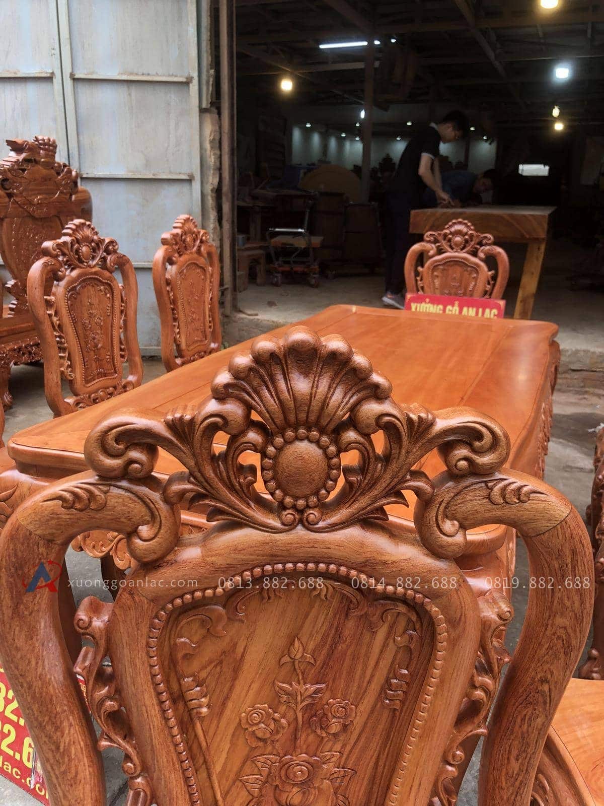 Bộ bàn ghế ăn gỗ hương đá và 8 ghế hồng hạt đục 2 mặt (Chị Nhung, Hà Nam) 28 đỉnh chương ghế đục hoa lá tây