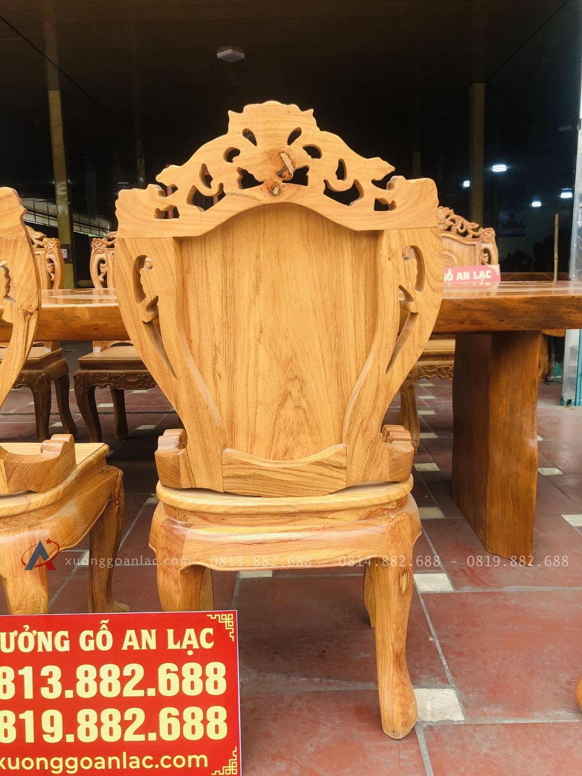 Bộ bàn ghế ăn nguyên khối gỗ cẩm đá 10 ghế louis có tay gỗ gõ đỏ (Anh Lâm, Hòa Bình) 31 lưng ghế louis hoàng gia