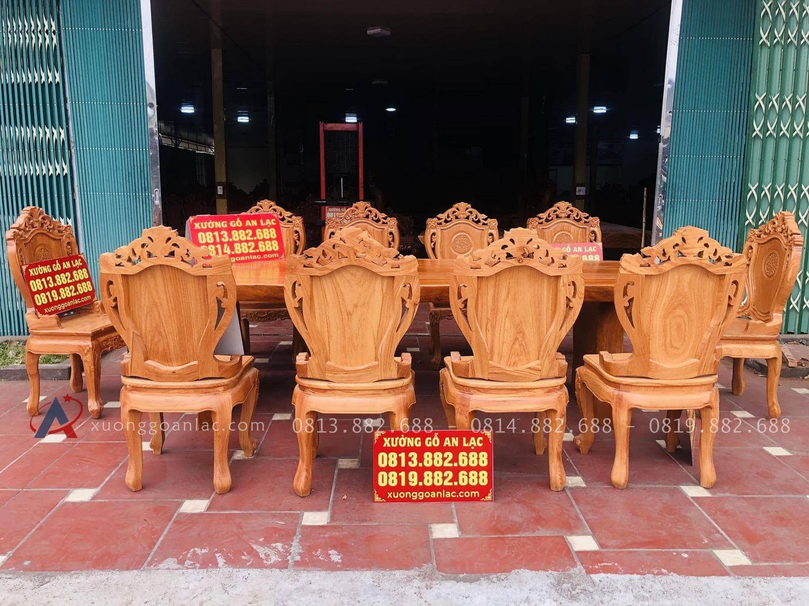 Bộ bàn ghế ăn nguyên khối gỗ cẩm đá 10 ghế louis có tay gỗ gõ đỏ (Anh Lâm, Hòa Bình) 23 Bộ bàn ăn 10 ghế hoành tráng
