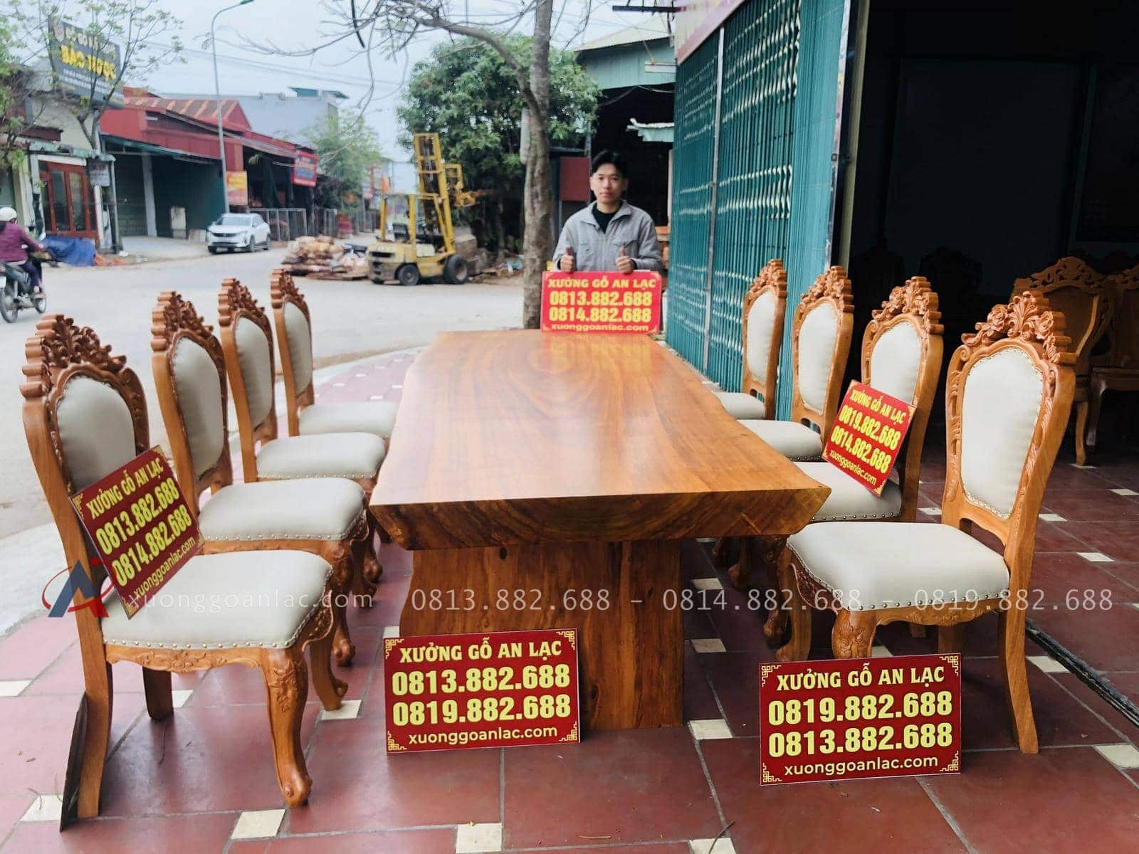 Bộ bàn ghế ăn nguyên khối gỗ cẩm chỉ 8 ghế louis bọc đệm gỗ gõ đỏ (Chú Nguyên, Thái Bình) 22 bàn ăn nguyên khối gõ cẩm đá 8 ghế louis gỗ gõ đỏ bọc đệm