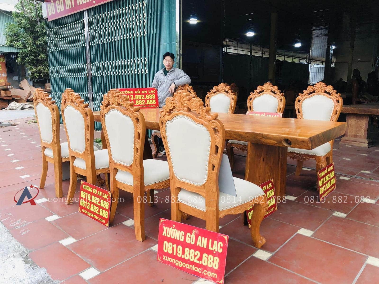 Bộ bàn ghế ăn nguyên khối gỗ cẩm chỉ 8 ghế louis bọc đệm gỗ gõ đỏ (Chú Nguyên, Thái Bình) 23 bộ bàn ăn nguyên khối ghế louis hoàng gia