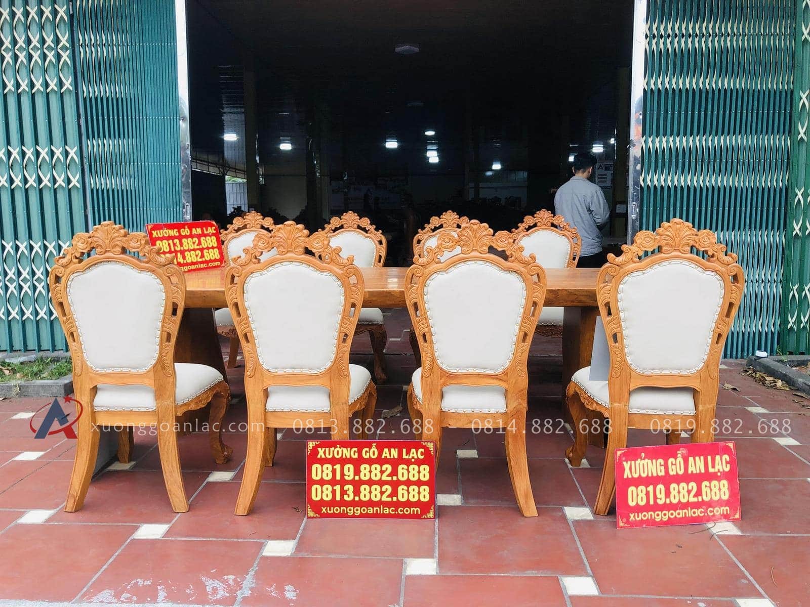 Bộ bàn ghế ăn nguyên khối gỗ cẩm chỉ 8 ghế louis bọc đệm gỗ gõ đỏ (Chú Nguyên, Thái Bình) 24 bộ bàn ghế ăn sang trọng phong cách hoàng gia