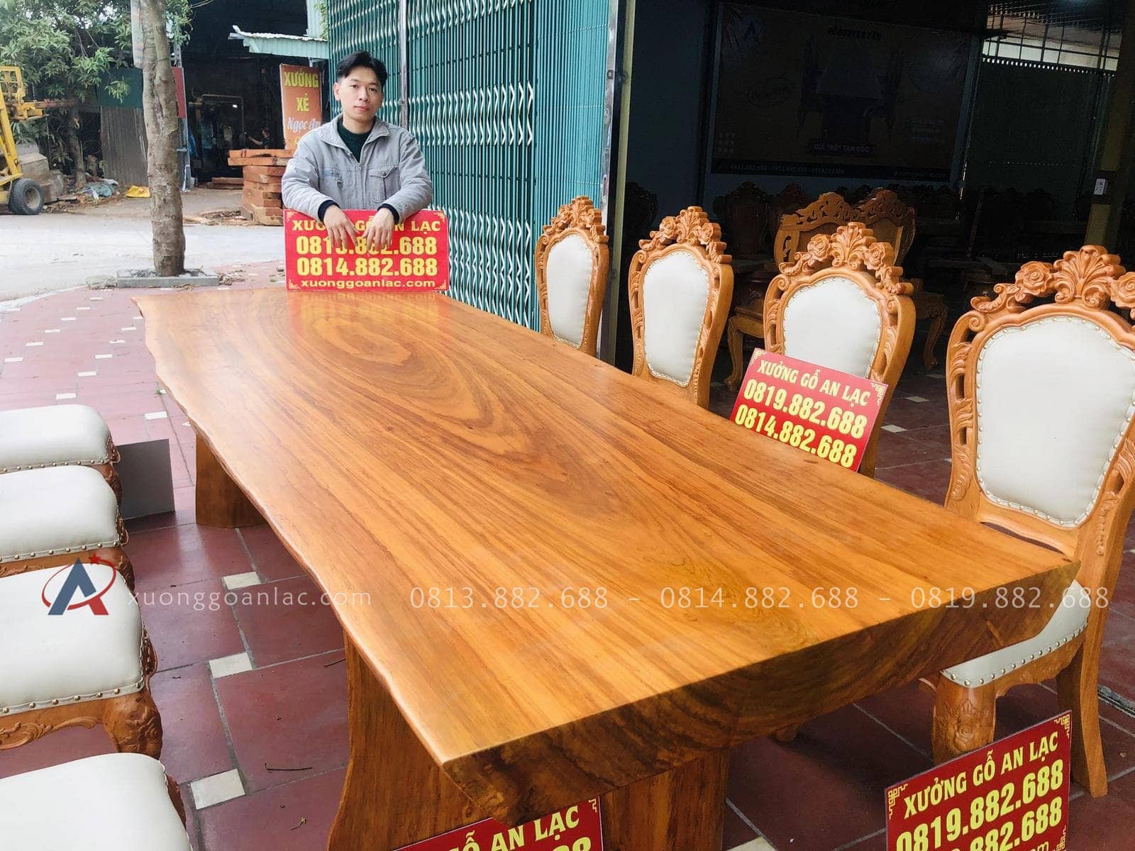 Bộ bàn ghế ăn nguyên khối gỗ cẩm chỉ 8 ghế louis bọc đệm gỗ gõ đỏ (Chú Nguyên, Thái Bình) 25 bàn ăn nguyên khối gỗ cẩm