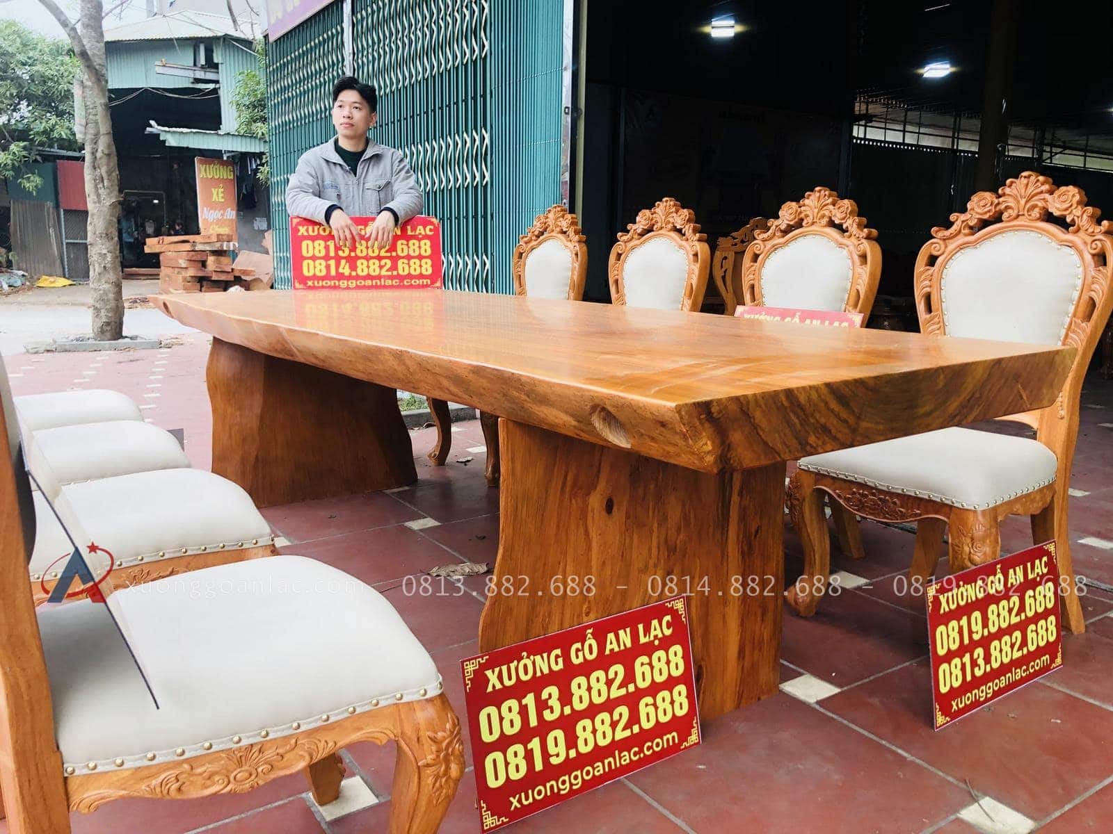 Bộ bàn ghế ăn nguyên khối gỗ cẩm chỉ 8 ghế louis bọc đệm gỗ gõ đỏ (Chú Nguyên, Thái Bình) 27 chân bàn nguyên khối gỗ cẩm đá
