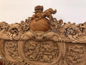 vách tựa mẫu nghê đỉnh