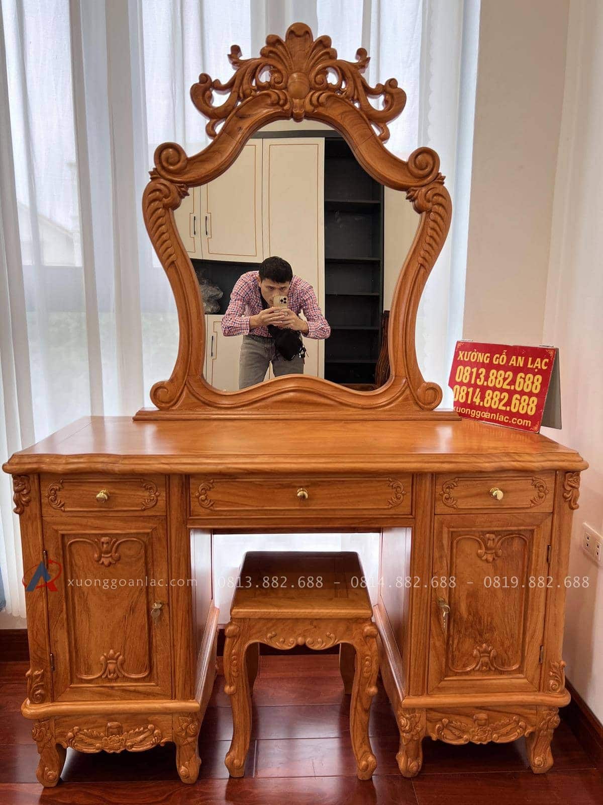 Bàn giao mẫu bàn phấn hoa lá tây cho chị Nhung ở Hưng Yên 16 bàn phấn gỗ gõ đỏ