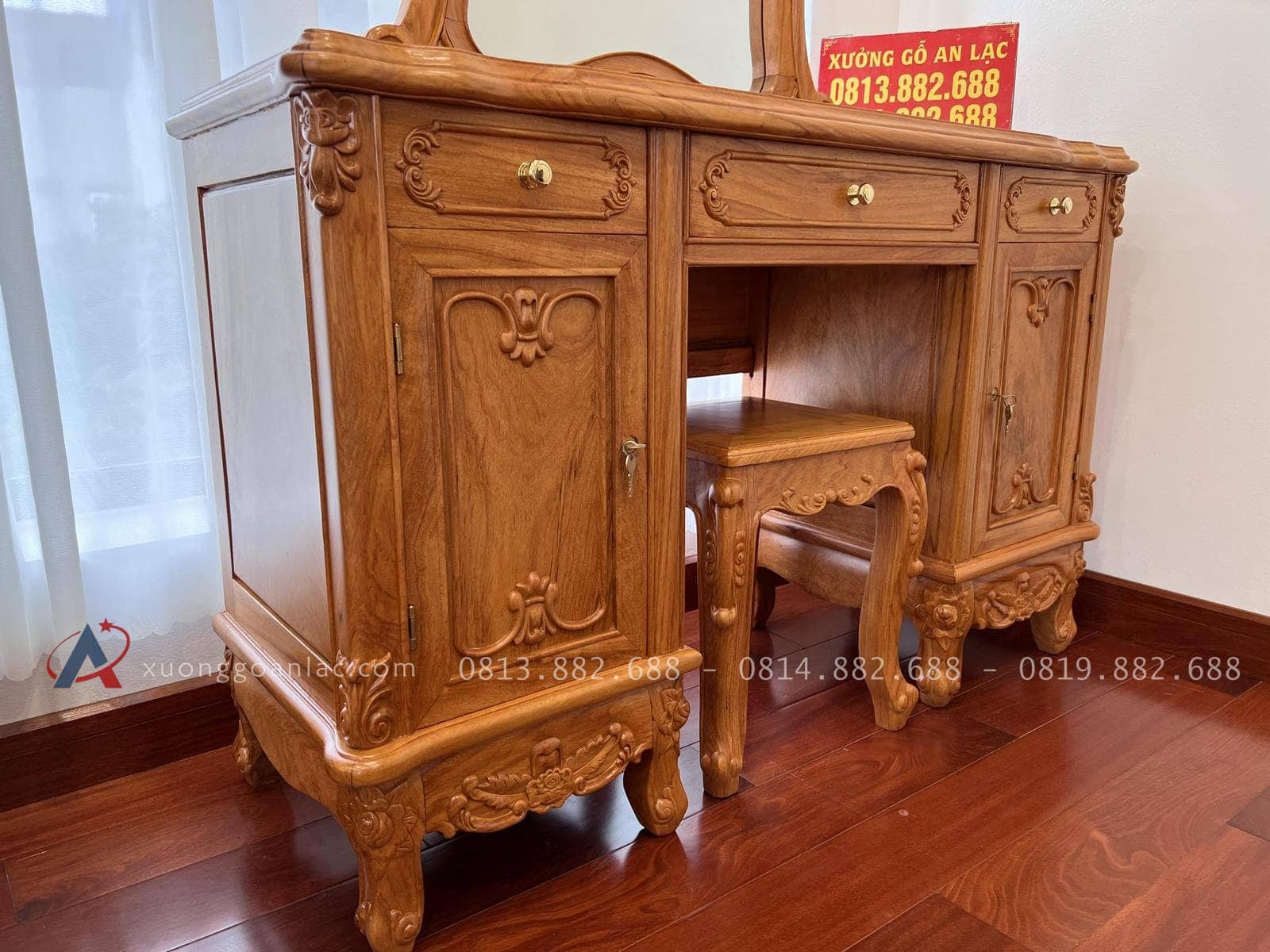 Bàn giao mẫu bàn phấn hoa lá tây cho chị Nhung ở Hưng Yên 23 hệ chân đục hoa lá tây