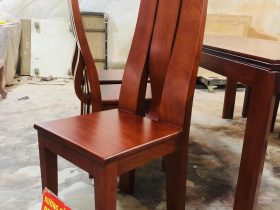 Bộ bàn ăn mẫu mới 6 ghế gỗ gõ đỏ phong cách hiện đại (Chú Sâm, Cao Bằng) 17 ghế ngồi mặt ván tràn
