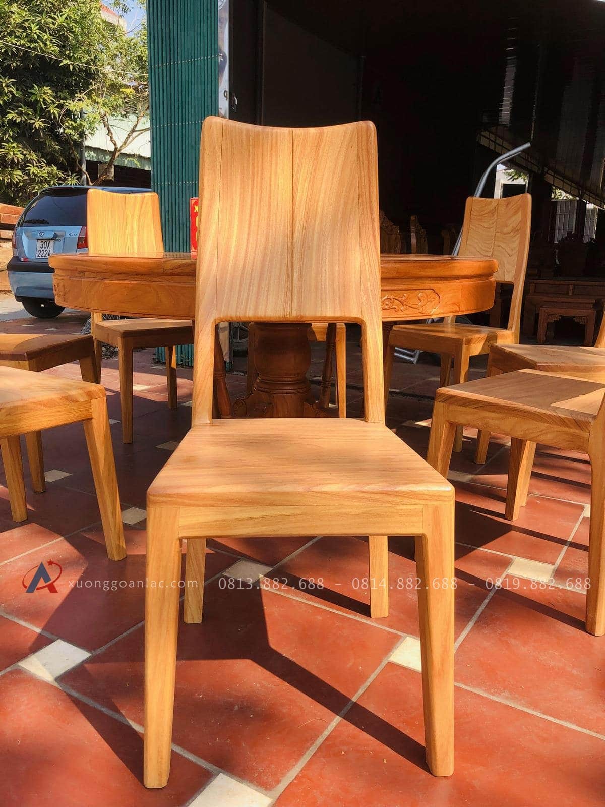 Bộ bàn ăn tròn 1m37 và 8 ghế hiện đại gỗ gõ đỏ (Anh Quân, Thái Bình) 24 ghế hiện đại tựa trơn gỗ gõ đỏ