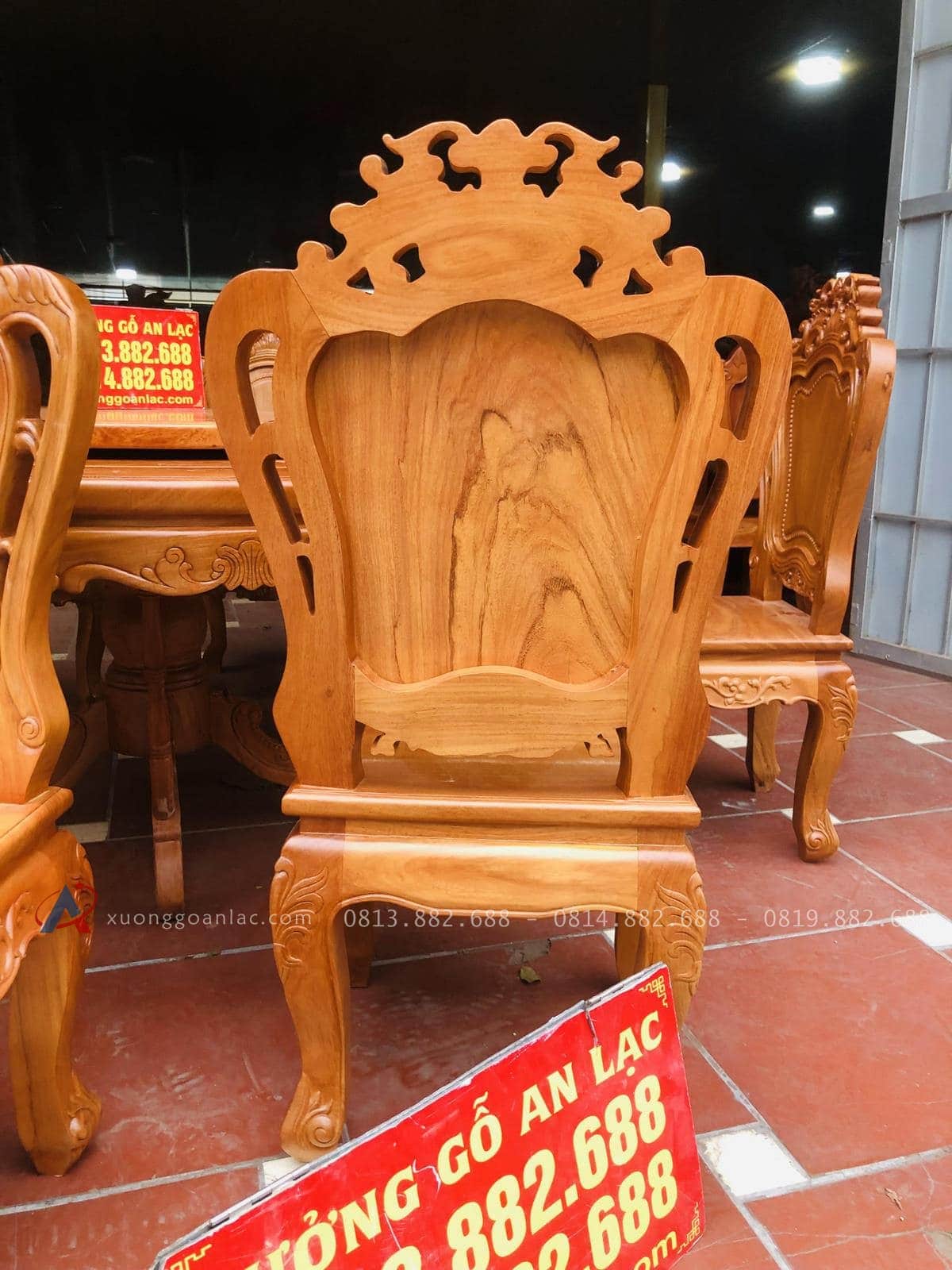 Bộ bàn ăn tròn xoay 1m47 và 8 ghế louis gỗ gõ đỏ (Chị Thùy, Thái Bình) 28 mặt sau của mẫu ghế louis gỗ gõ đỏ