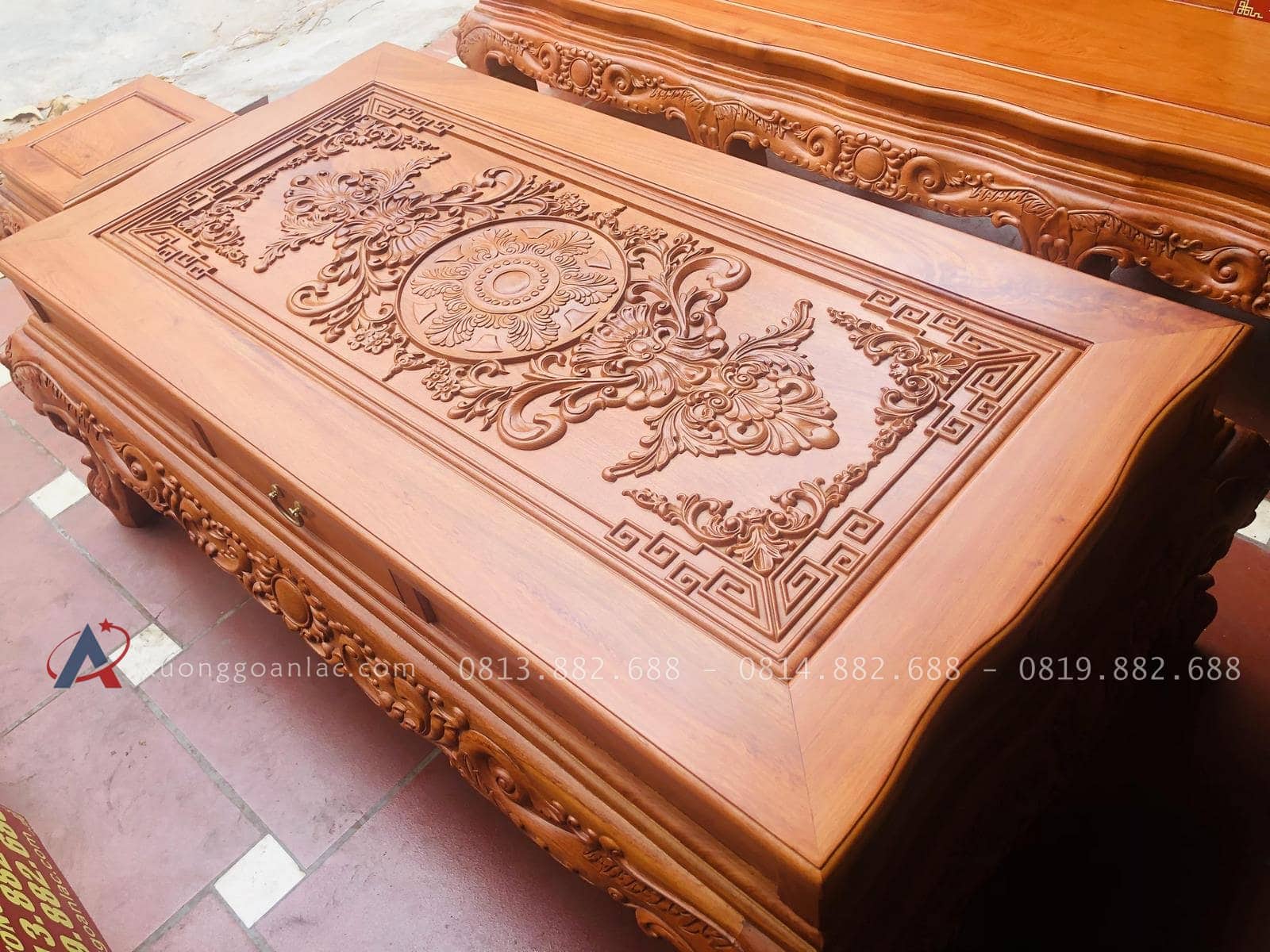 Bộ bàn ghế hoàng gia louis hoa lá tây chân 14 gỗ hương đá cao cấp (Anh Du, Hà Nam) 34 mặt bàn gỗ hương đá đục hoa lá tây