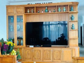 kệ tivi kiêm tủ trang trí gỗ gõ đỏ