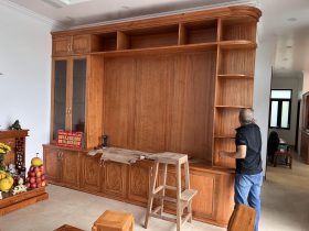 Kệ tivi kiêm tủ trang trí gỗ gõ đỏ cao cấp (Chị Nhung - Hưng Yên) 21 kệ tivi kiêm tủ trang trí hiện đại, sang trọng