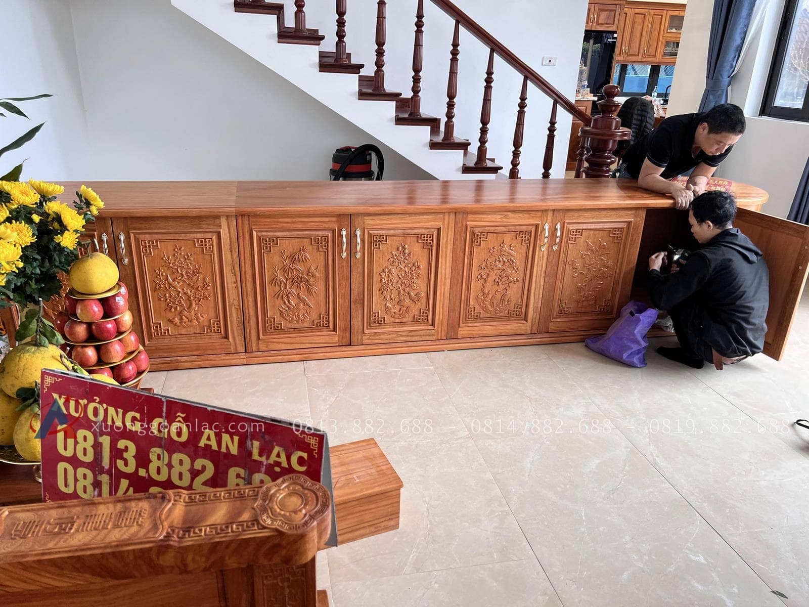 Kệ tivi kiêm tủ trang trí gỗ gõ đỏ cao cấp (Chị Nhung - Hưng Yên) 26 kệ tivi chiều ngang 3m83