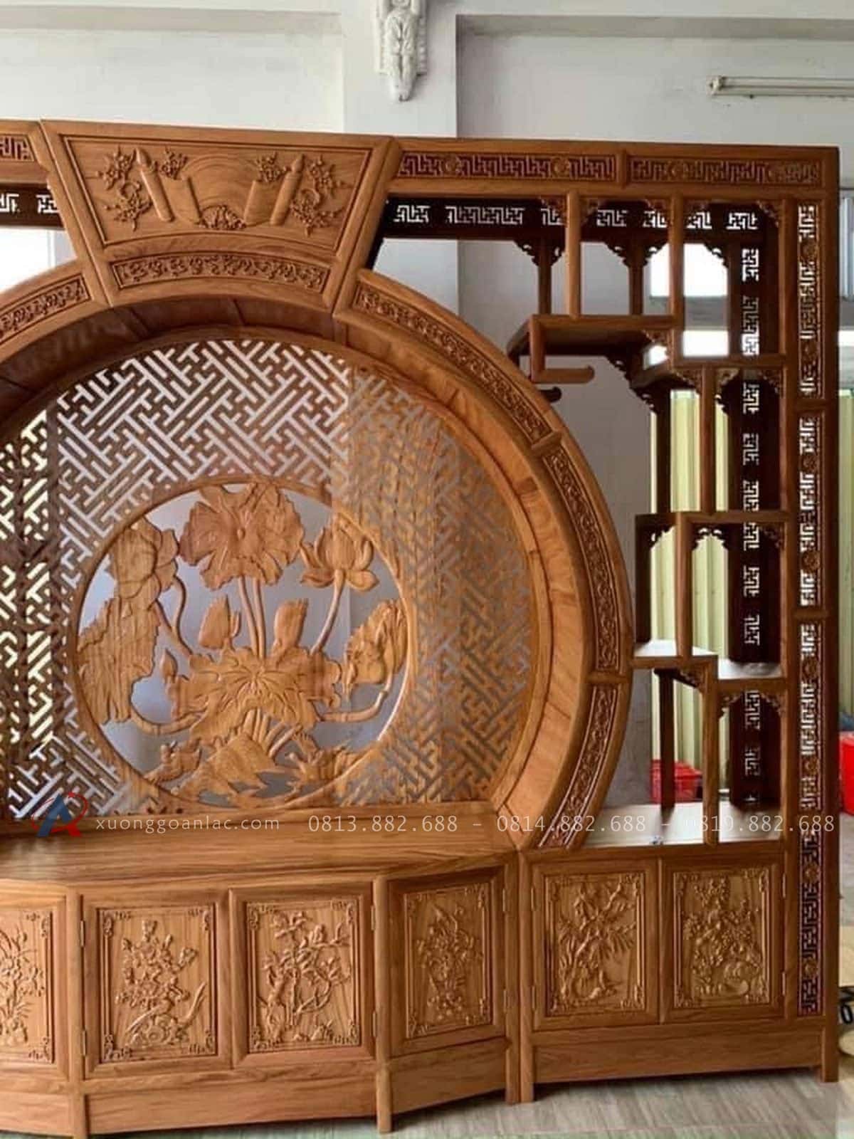 Kệ tivi kiêm tủ trang trí gỗ gõ đỏ cao cấp (Chị Thịnh, Hà Nam) 14 phần trung tâm bố trí tivi