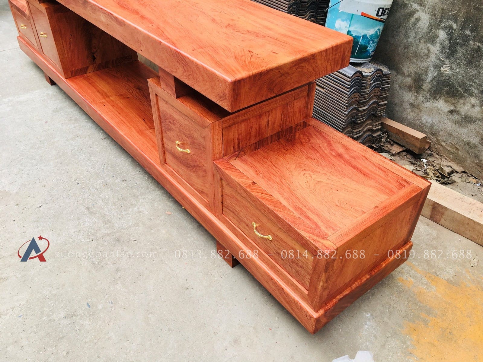Mẫu kệ tivi nguyên khối gỗ hương đá (Chú Thục, Hà Nam) 19 mặt kệ nguyên khối gỗ hương đá