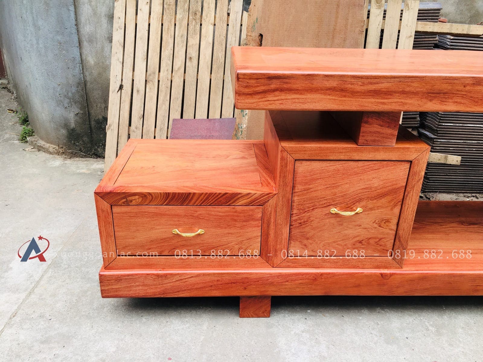Mẫu kệ tivi nguyên khối gỗ hương đá (Chú Thục, Hà Nam) 21 ngăn kéo kệ tivi