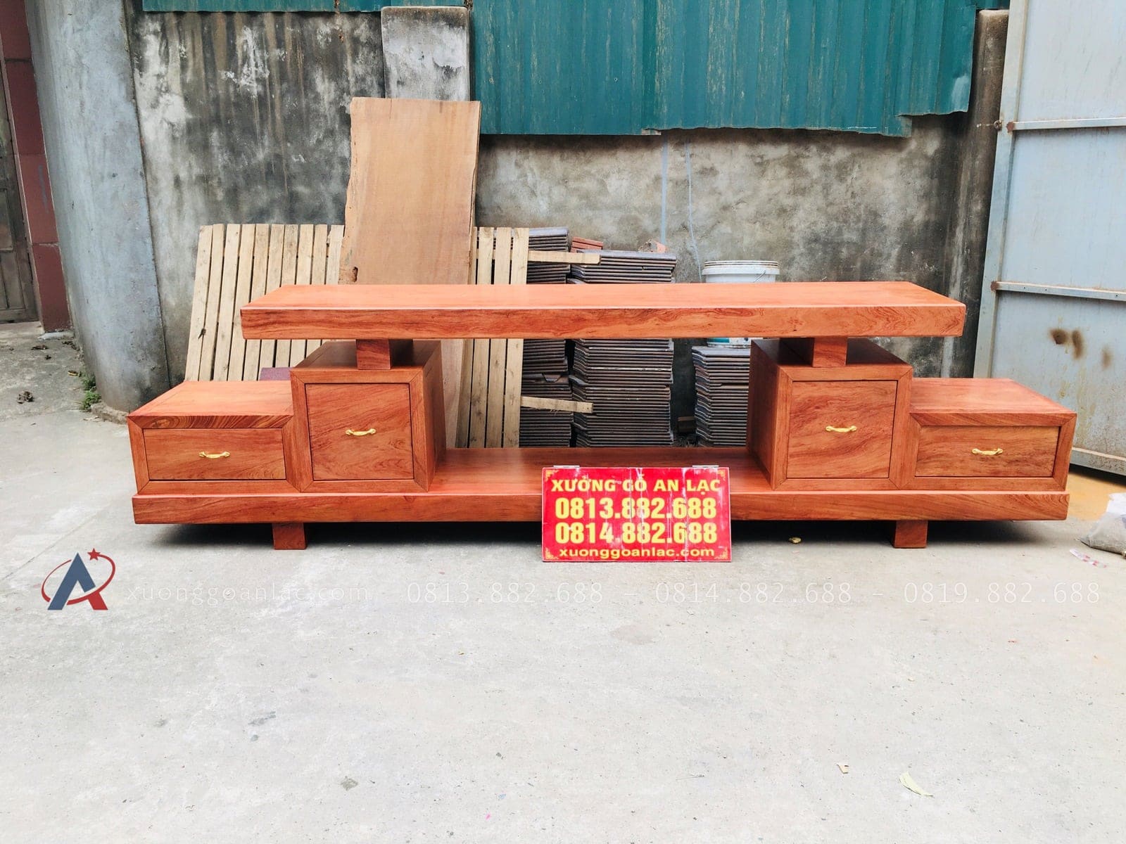 Mẫu kệ tivi nguyên khối gỗ hương đá (Chú Thục, Hà Nam) 23 kệ tivi hiện đại gỗ hương đá