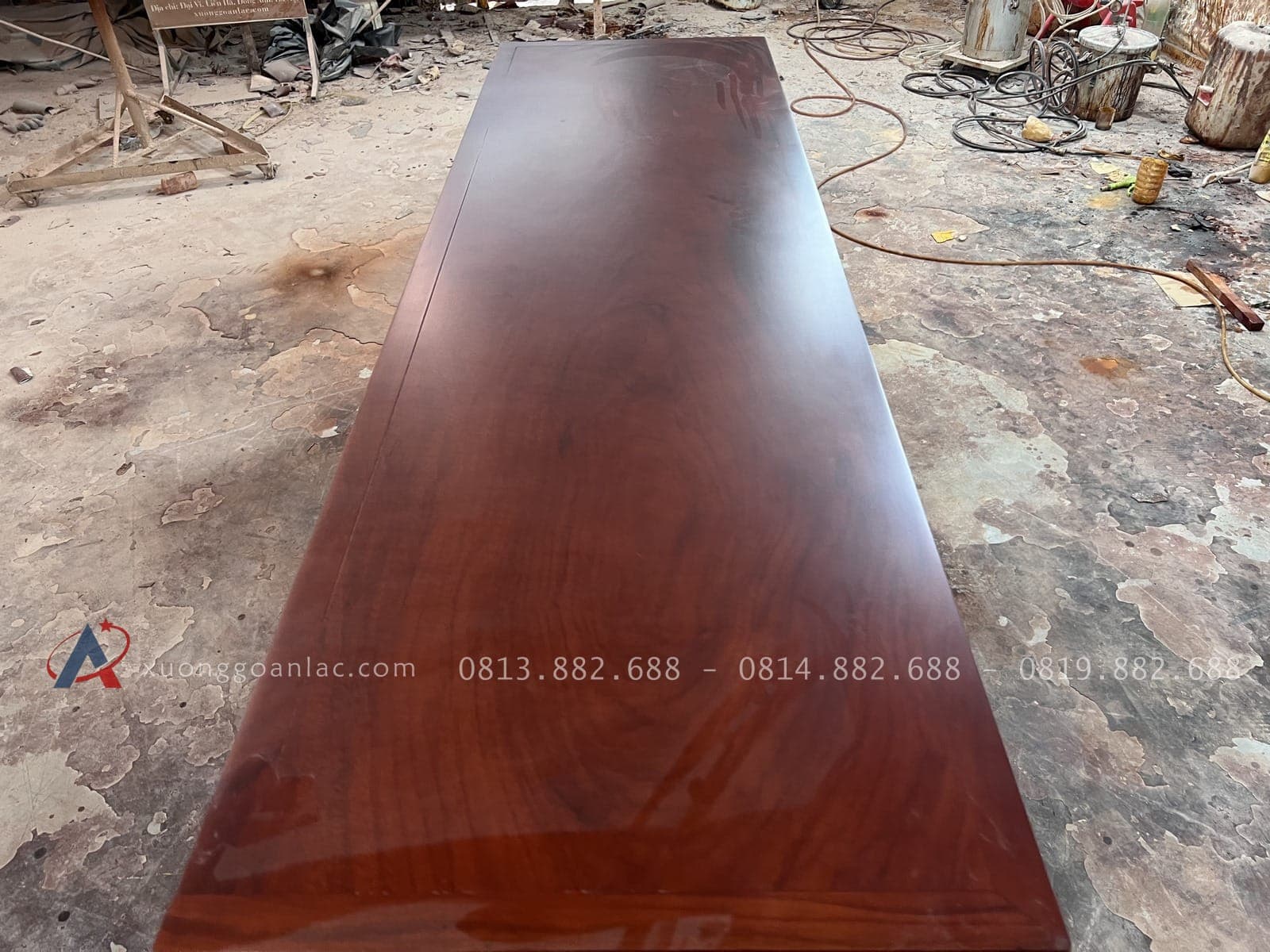 Mẫu kệ tivi sofa trơn hiện đại 1m76 (Chú Nhuận, Hà Nội) 13 mặt kệ khung tranh liền tấm
