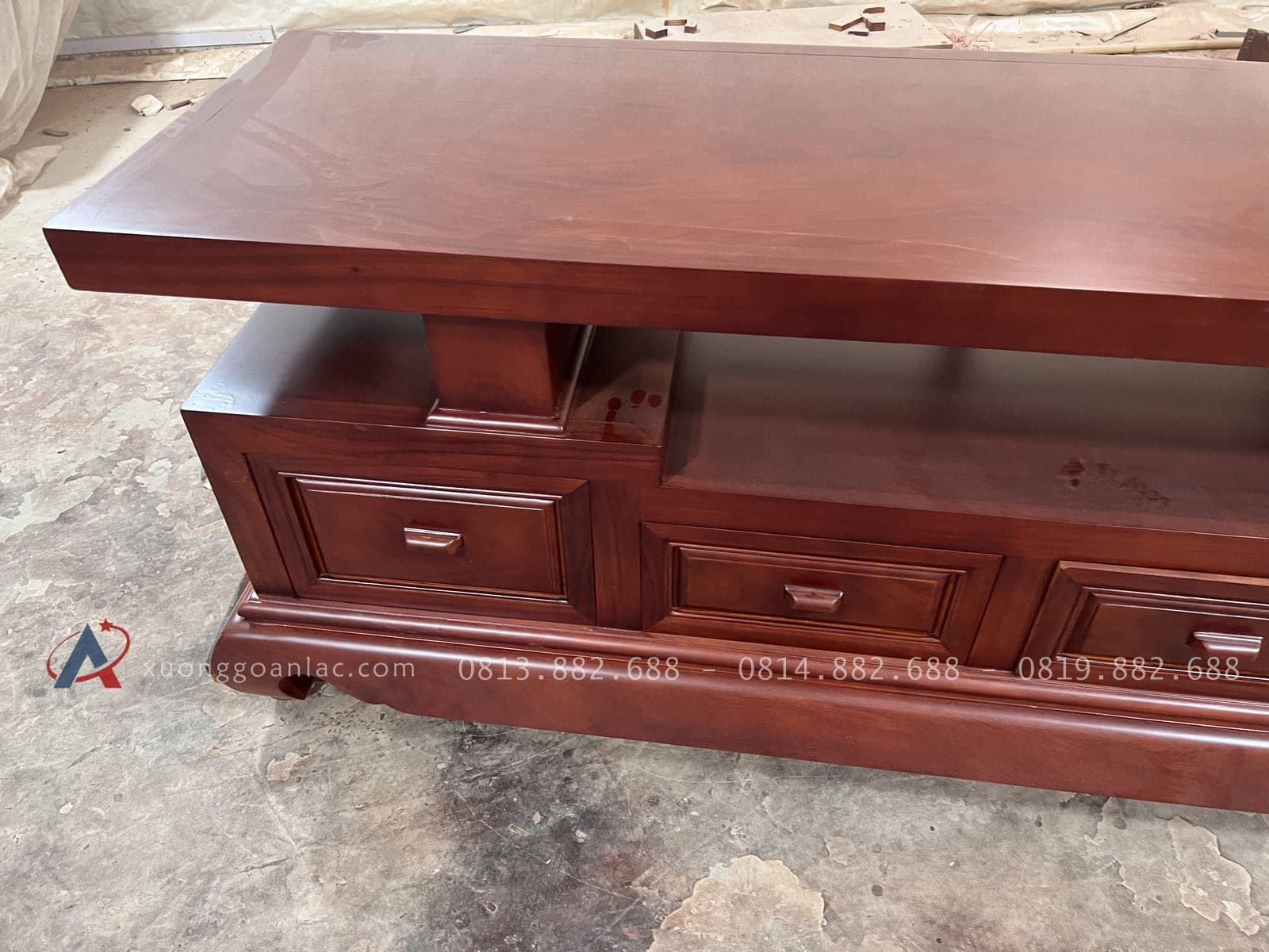 Mẫu kệ tivi sofa trơn hiện đại 1m76 (Chú Nhuận, Hà Nội) 4 kệ tivi 4 ngăn kéo tiện dụng