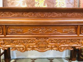 Mẫu án Gian thờ ngũ phúc gỗ gụ 1m97 chân 12 Anh Đức - Hà Nội 16 cận cảnh phần dạ tiền dày 3p đục họa tiết