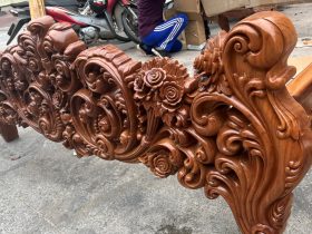 Mẫu giường Nữ Hoàng nguyên khối gỗ gõ đỏ siêu Vip 14 vách giường đục hoa hồng lá tây nổi bật