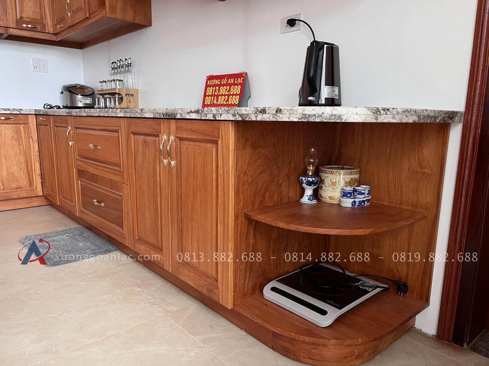 Mẫu tủ bếp gỗ gõ đỏ hàng cao cấp (Chị Nhung - Hưng Yên) 36 góc tủ thiết kế bo cong nhẹ nhàng