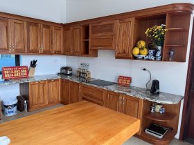Mẫu tủ bếp gỗ gõ đỏ hàng cao cấp (Chị Nhung - Hưng Yên) 15 mẫu tủ bếp dạng chữ L