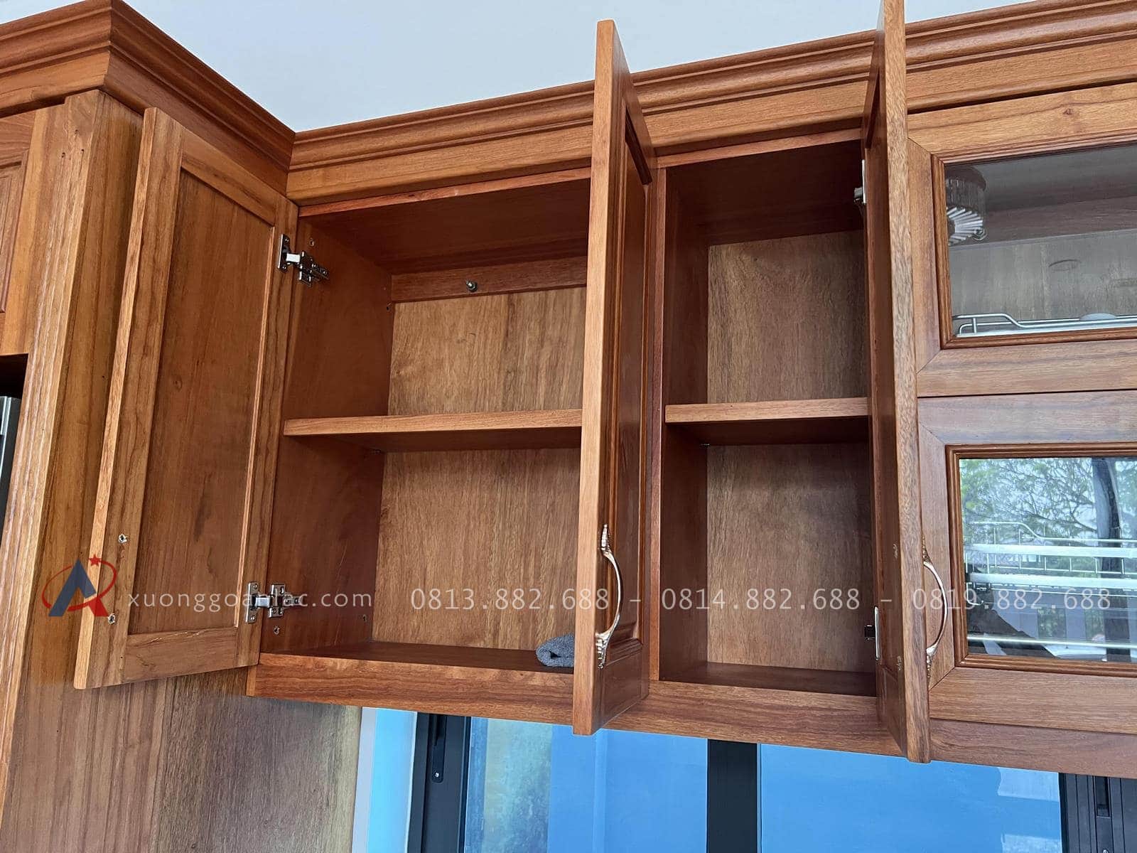 Mẫu tủ bếp gỗ gõ đỏ hàng cao cấp (Chị Nhung - Hưng Yên) 32 khoang tủ bếp trên