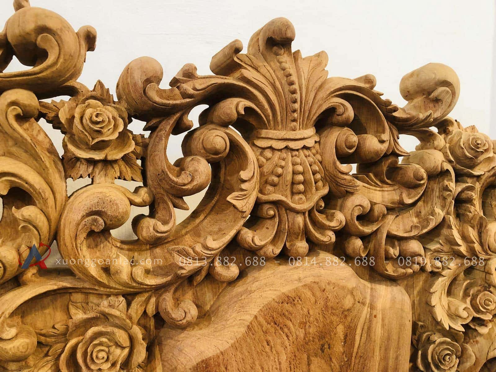 Siêu phẩm hoàng gia nữ hoàng gỗ hương đá tay 18 chân 20 (Anh Vĩnh,Thái Bình) 56 Cận cảnh phần đỉnh chương đục lá tây