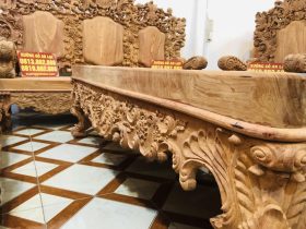 Siêu phẩm hoàng gia nữ hoàng gỗ hương đá tay 18 chân 20 (Anh Vĩnh,Thái Bình) 28 mặt bàn nguyên khối 10p yếm bàn 6p