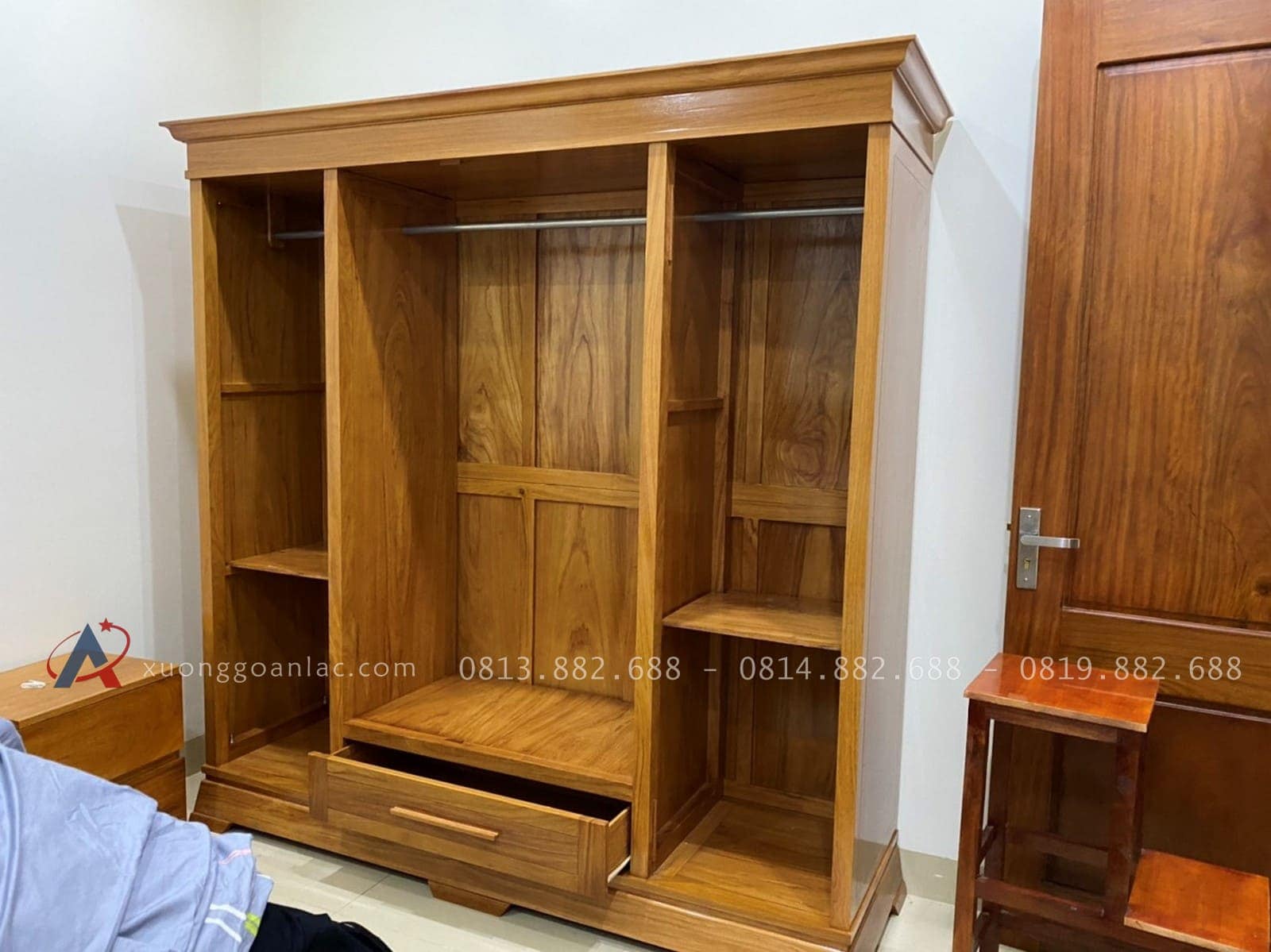 Tủ quần áo gỗ gõ đỏ hàng trơn 210cm x 217cm x 62cm 15 tủ quần áo 3 buồng 4 cánh có ngăn kéo
