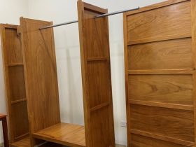 Tủ quần áo gỗ gõ đỏ hàng trơn 210cm x 217cm x 62cm 10 mẫu tủ đang được lắp ráp hoàn thiện