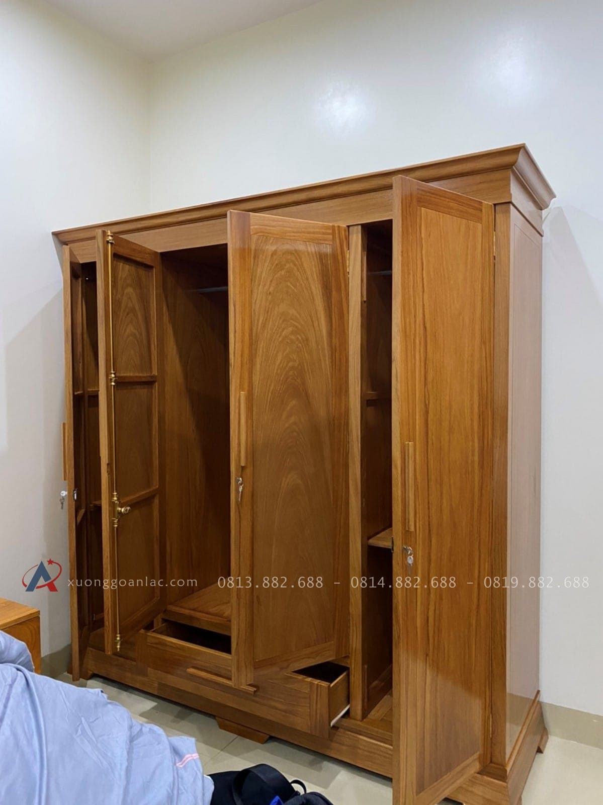 Tủ quần áo gỗ gõ đỏ hàng trơn 210cm x 217cm x 62cm 19 phần cánh tủ được lắp hoàn thiện