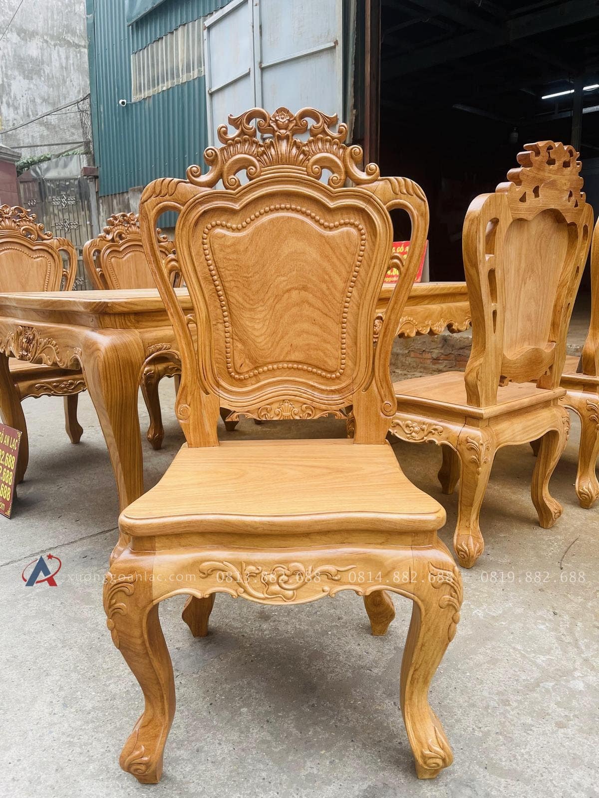 Bộ bàn ăn hoàng gia 6 ghế louis gỗ gõ đỏ (Anh Công, Thanh Hóa) 28 mặt ván liền nguyên tấm