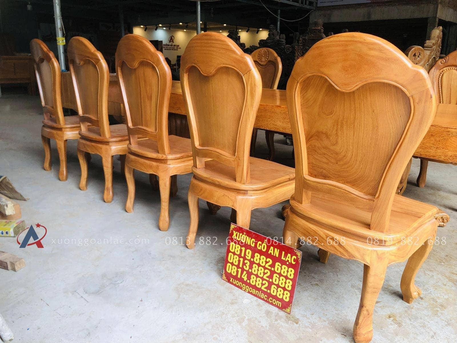 Bộ bàn ăn chân tròn nguyên khối 10 ghế hoa cúc gỗ gõ đỏ hàng vip (Anh Đại, Bắc Giang) 32 bộ bàn ăn 10 ghế hoành tráng