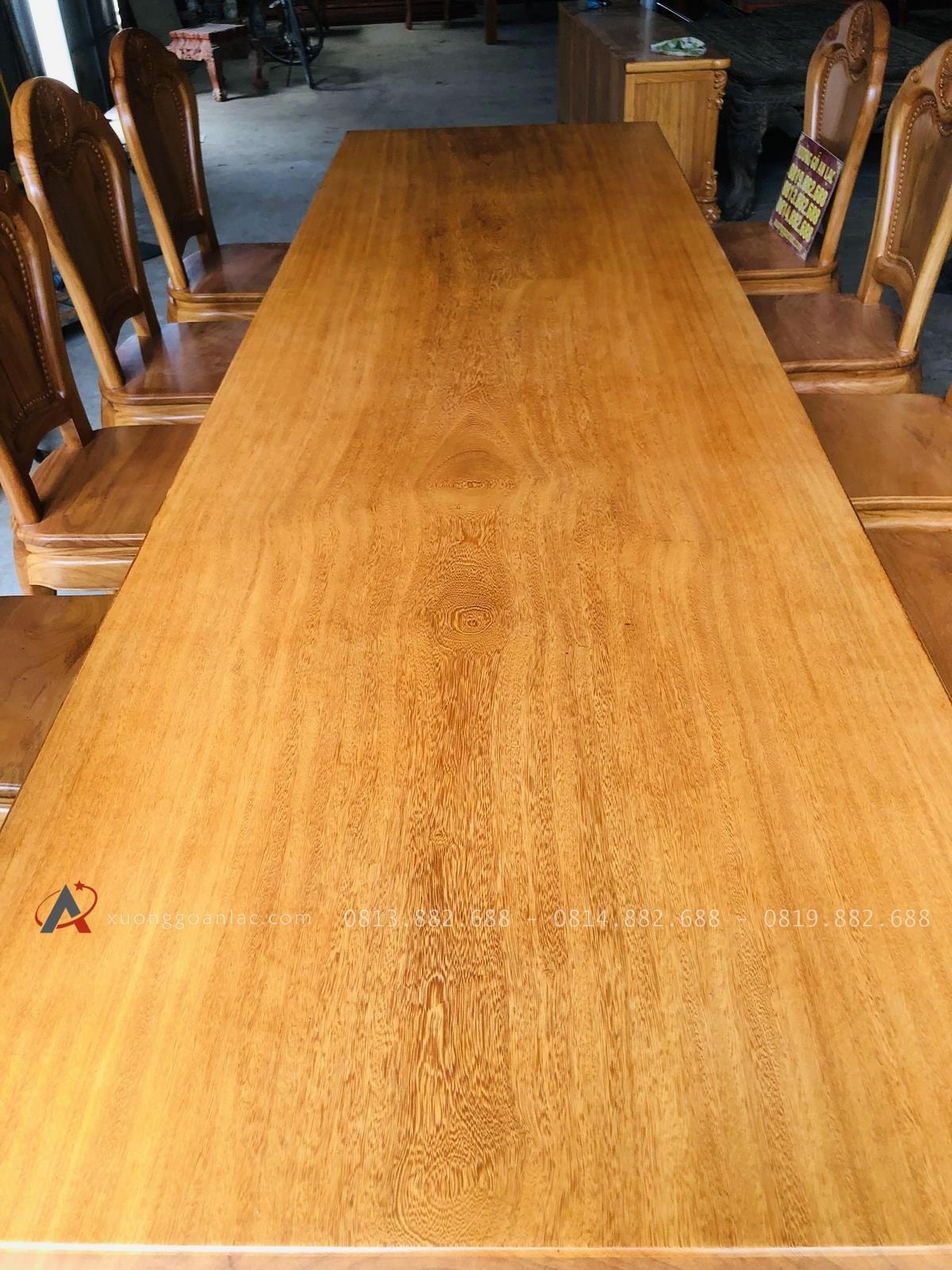 Bộ bàn ăn chân tròn nguyên khối 10 ghế hoa cúc gỗ gõ đỏ hàng vip (Anh Đại, Bắc Giang) 25 mặt bàn gỗ gõ đỏ nguyên khối lành tít