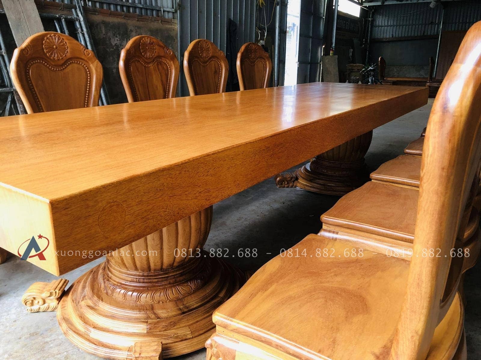 Bộ bàn ăn chân tròn nguyên khối 10 ghế hoa cúc gỗ gõ đỏ hàng vip (Anh Đại, Bắc Giang) 26 mặt bàn gỗ gõ đỏ dày 15p