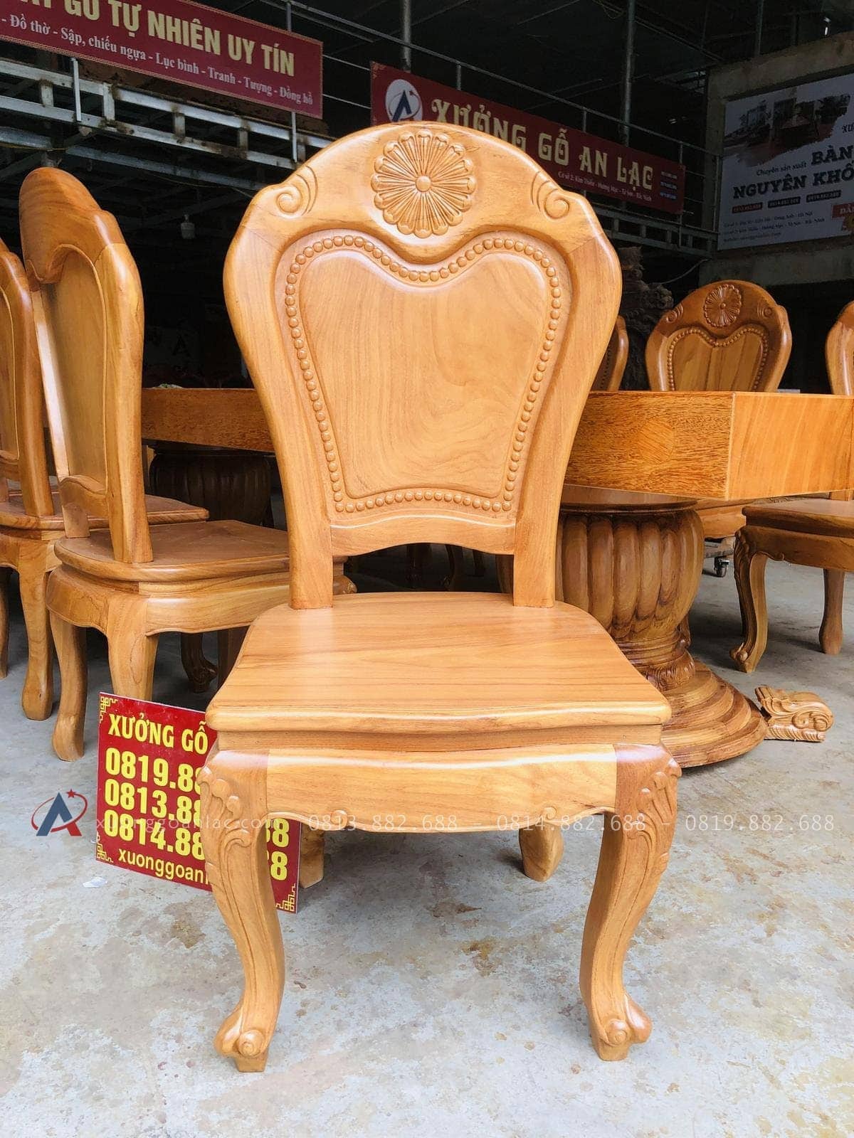 Bộ bàn ăn chân tròn nguyên khối 10 ghế hoa cúc gỗ gõ đỏ hàng vip (Anh Đại, Bắc Giang) 29 mẫu ghế ăn gỗ gõ đỏ sang trọng