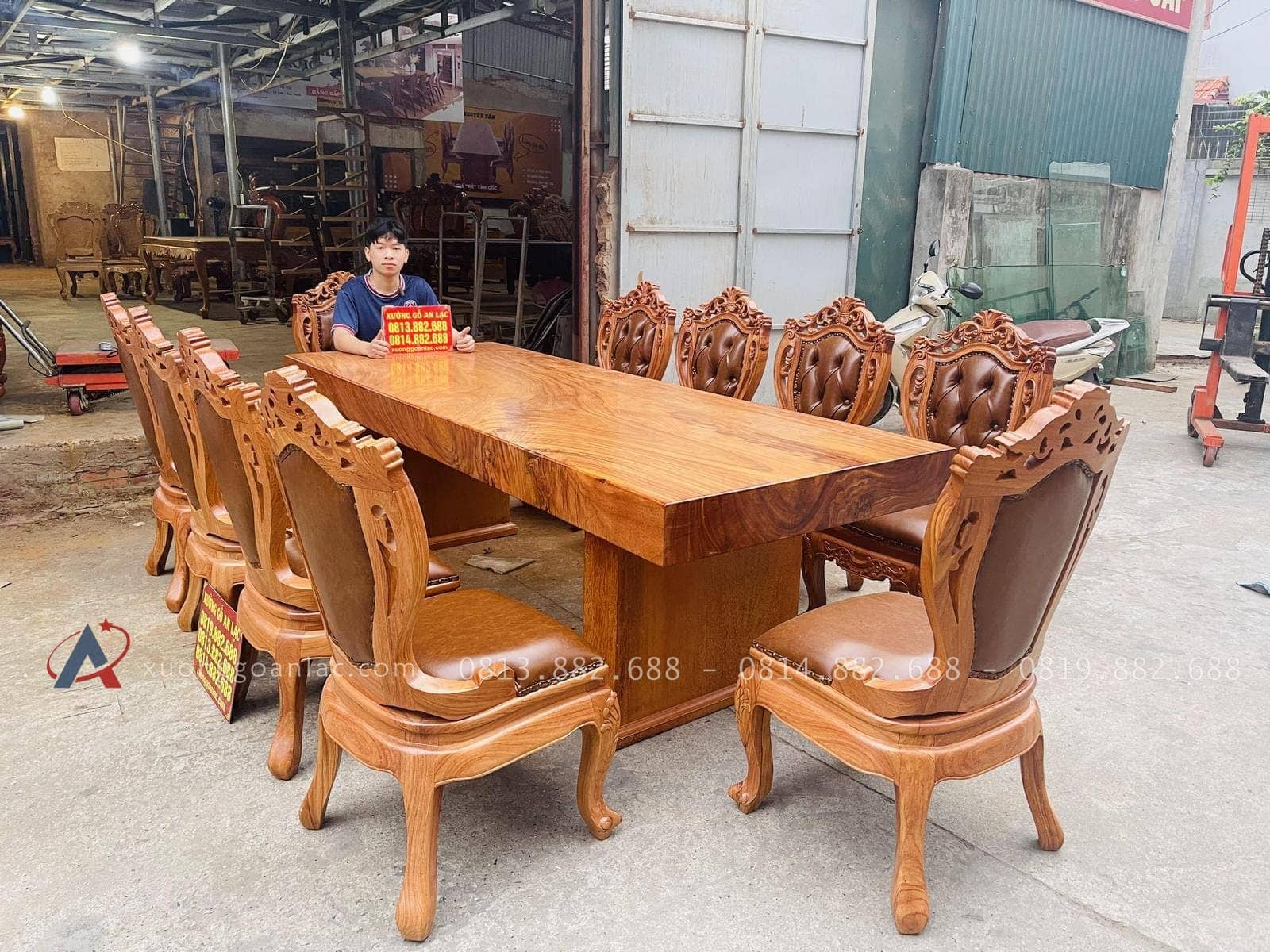 Bộ bàn ăn nguyên khối 10 ghế louis có tay bọc đệm gỗ gõ đỏ (Chị Dáng, Quảng Ninh) 22 bàn ăn nguyên khối 10 ghế louis có tay bọc đệm