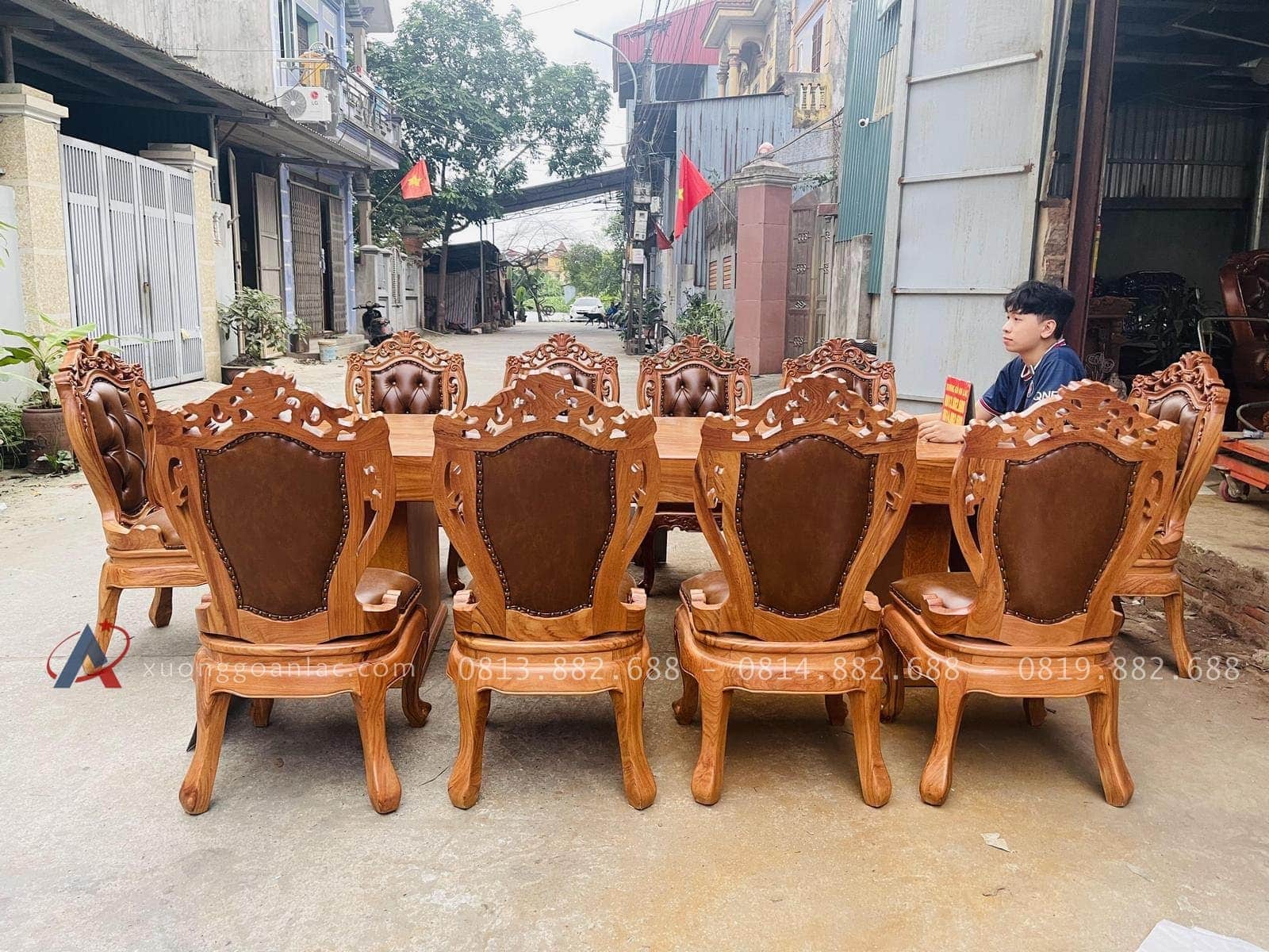 Bộ bàn ăn nguyên khối 10 ghế louis có tay bọc đệm gỗ gõ đỏ (Chị Dáng, Quảng Ninh) 25 mẫu bàn ăn gỗ gõ đỏ bọc đệm