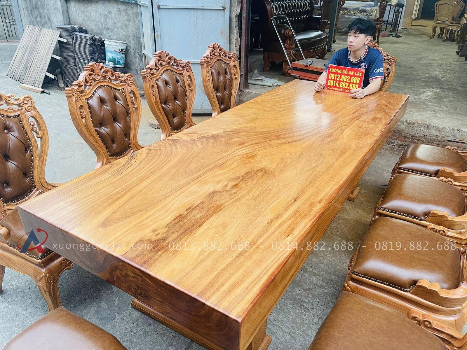 Bộ bàn ăn nguyên khối 10 ghế louis có tay bọc đệm gỗ gõ đỏ (Chị Dáng, Quảng Ninh) 27 bàn ăn nguyên khối gỗ gõ đỏ