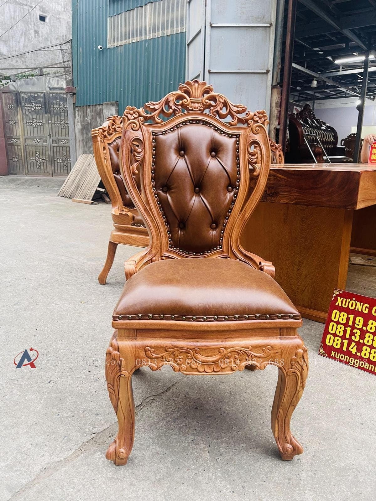 Bộ bàn ăn nguyên khối 10 ghế louis có tay bọc đệm gỗ gõ đỏ (Chị Dáng, Quảng Ninh) 30 ghế louis hoàng gia tân cổ điển