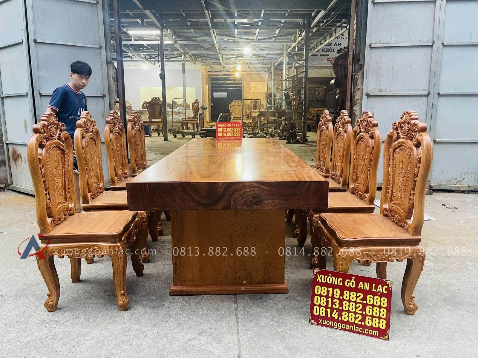 Bộ bàn ăn nguyên khối 8 ghế hồng hạt gỗ gõ đỏ siêu vip (Chú Sâm, Hà Nội) 24 bàn ăn nguyên khối 8 ghế hồng hạt gỗ gõ đỏ